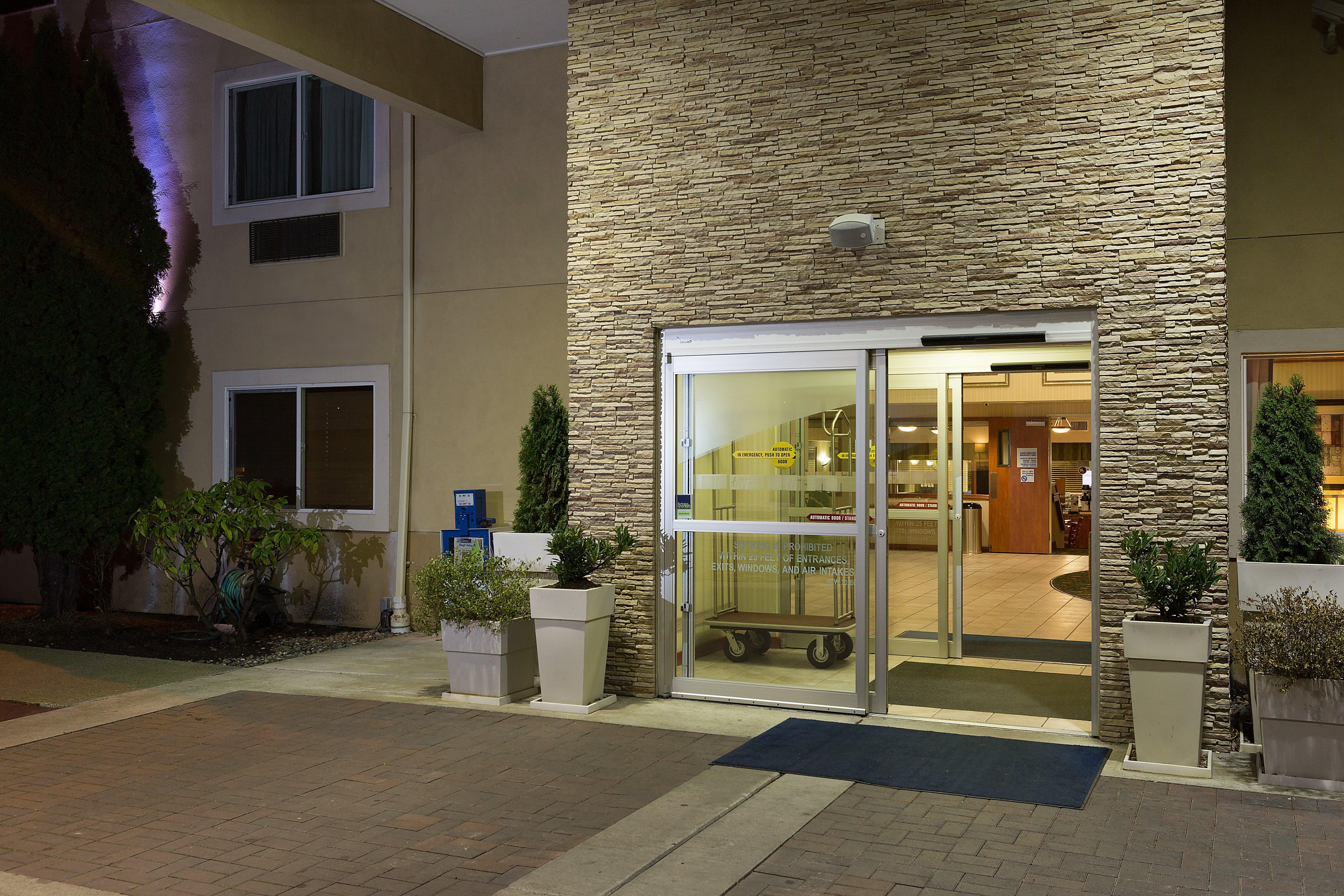 Holiday Inn Express Hotels & Suites Burlington, An Ihg Hotel Extérieur photo