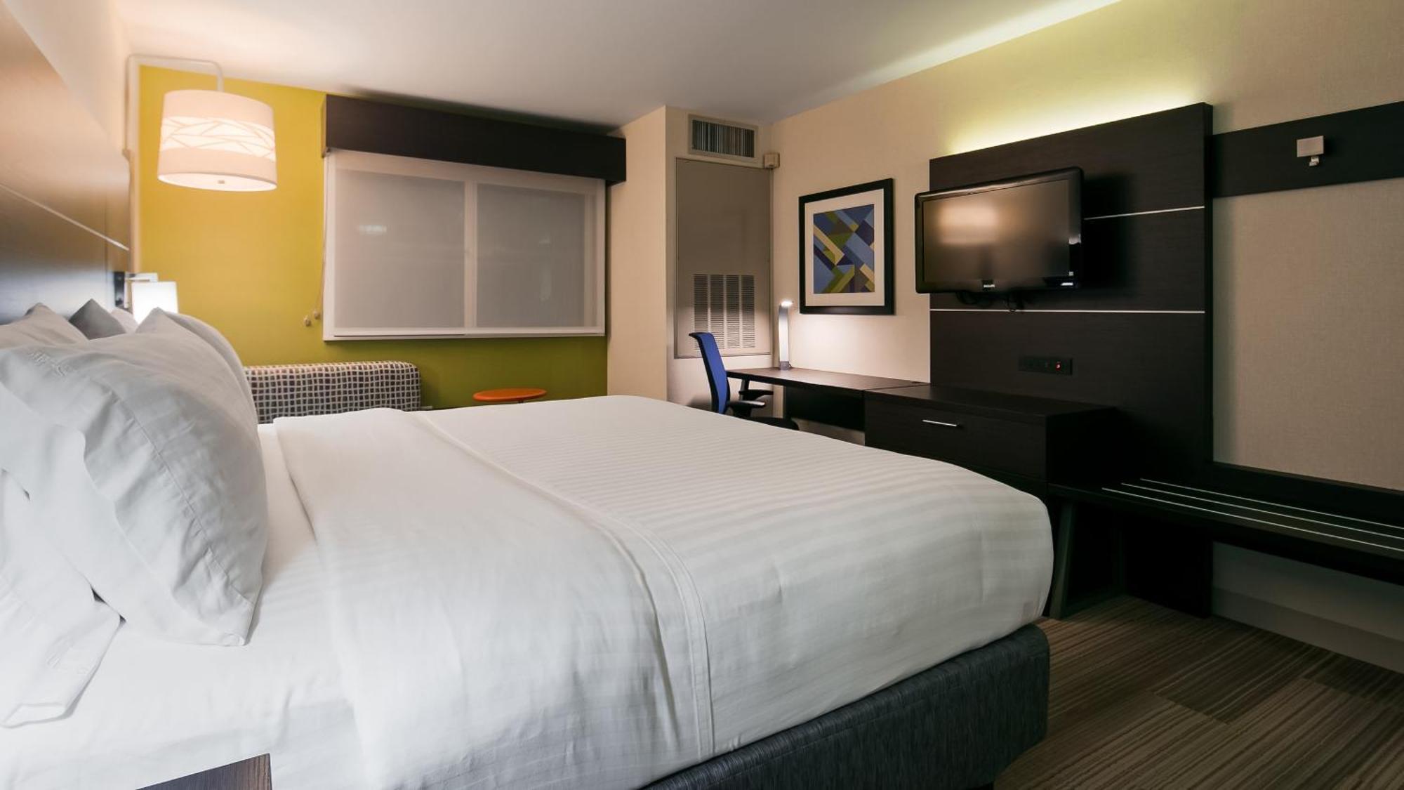 Holiday Inn Express Hotels & Suites Burlington, An Ihg Hotel Extérieur photo