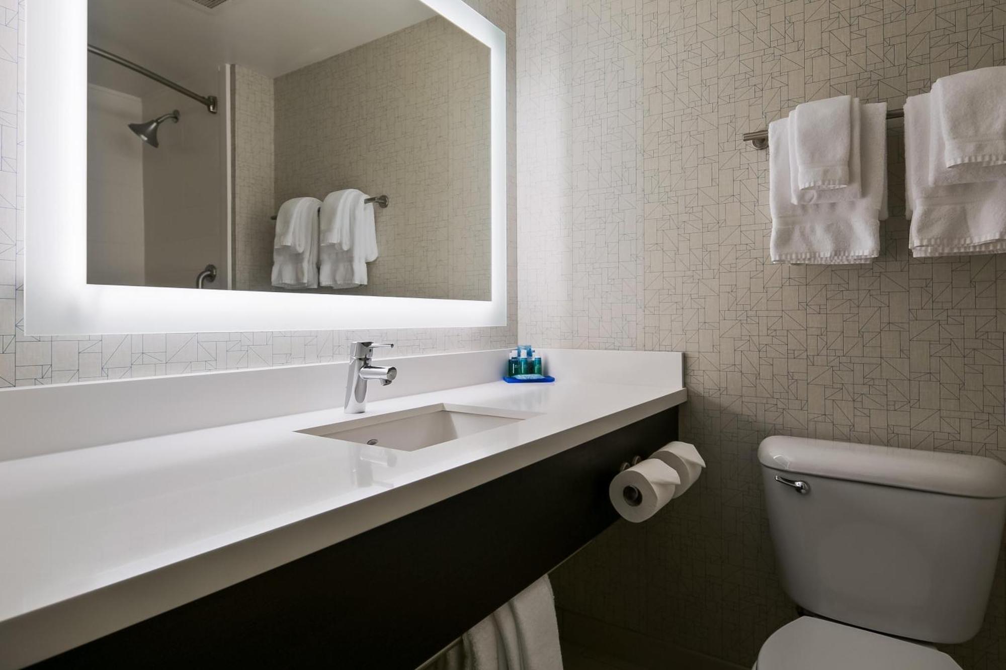 Holiday Inn Express Hotels & Suites Burlington, An Ihg Hotel Extérieur photo