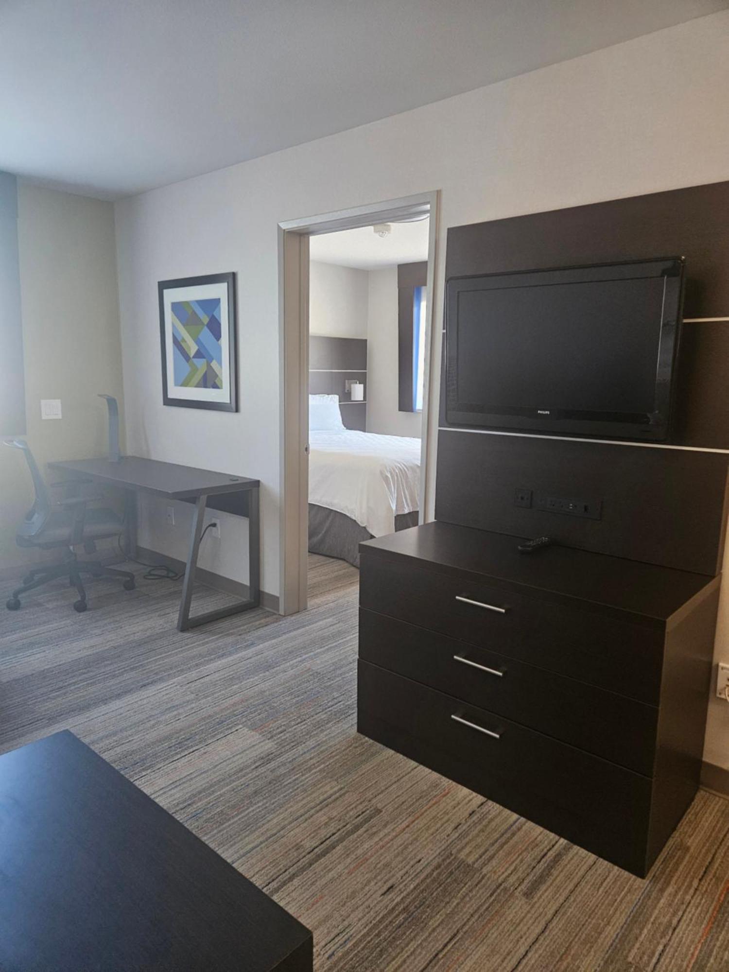 Holiday Inn Express Hotels & Suites Burlington, An Ihg Hotel Extérieur photo