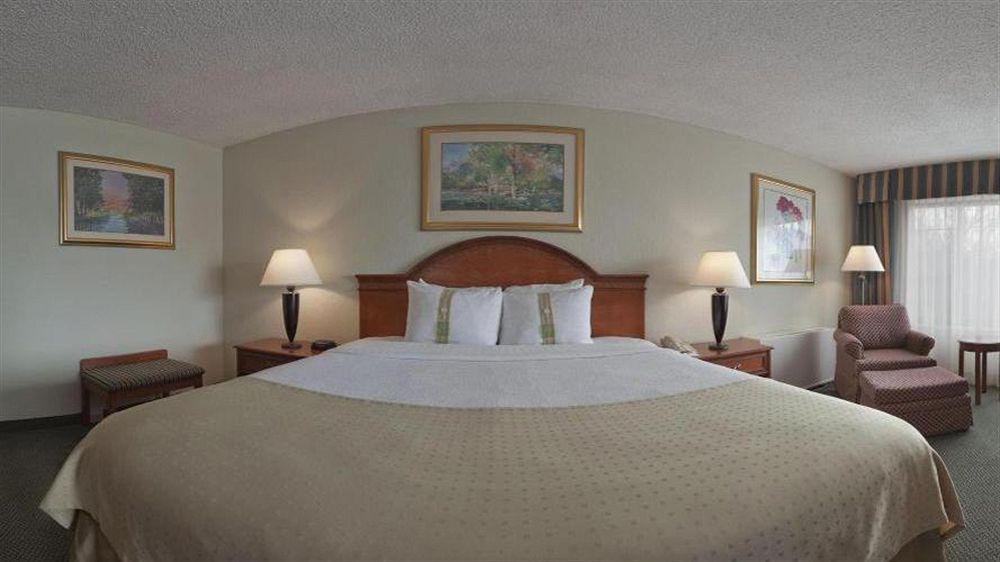 Holiday Inn Express Hotels & Suites Burlington, An Ihg Hotel Extérieur photo